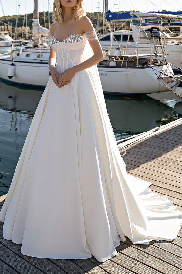 Abito da sposa in stile country con scollo a cuore e perle